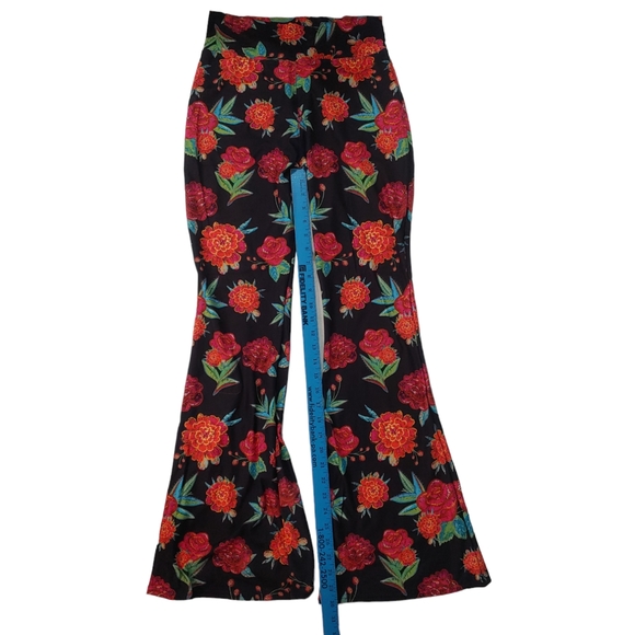 CRAZY TRAIN Sassy Seniorita Bell Legging Pants Black and Red Floral Size Medium - Picture 4 of 7